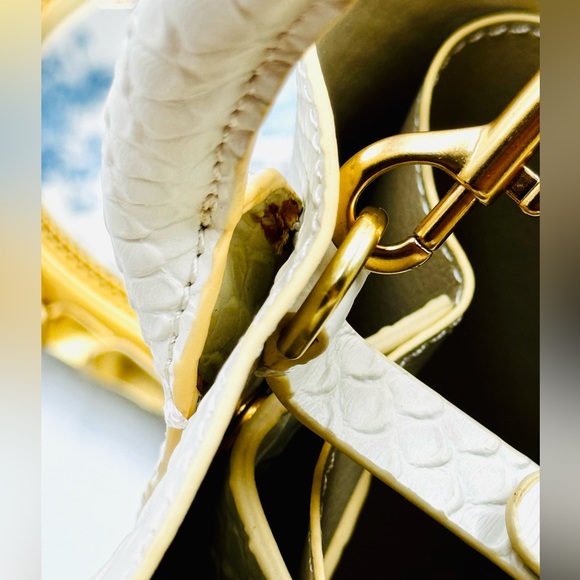 🆕 OROTON 🧿 NWT Mila Bucket Bag, White Snakeskin Textured Leather - Picture 14 of 15